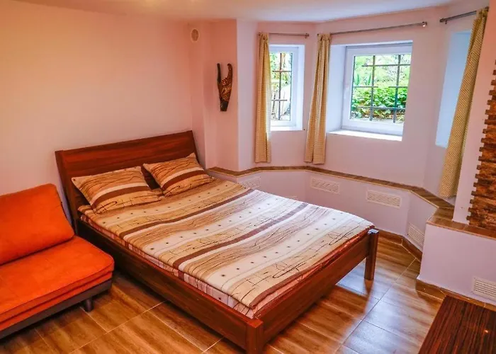 Top Center Apartment 2